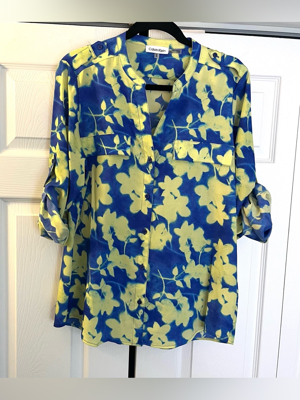 Calvin Klein floral print button-front blouse Size Size Medium